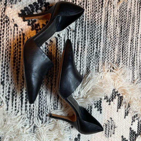 Vince women’s pointy pumps Worn only Once! - Picture 2 of 4